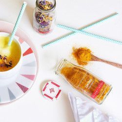 stimmungsvolles Foto vom Topf Kurkuma Albert Ménès