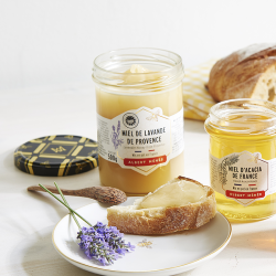 Miel de Lavande Albert Ménès I.G.P en pot de verre, texture crémeuse et onctueuse, produit artisanal provençal.
