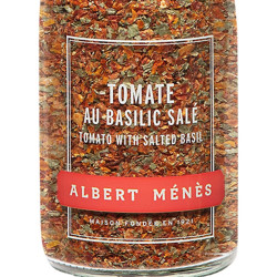Tomate mit gesalzenem Basilikum