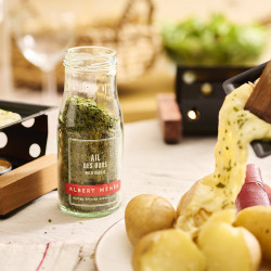 Pot d'Ail des ours Albert Ménès sur une table de cuisine, ambiance nature et épicée
