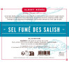 Sachet recharge de Sel Fumé des Salish Albert Ménès posé sur une planche en bois, ambiance cuisine