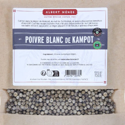 Gros plan sur les grains de Poivre Blanc de Kampot Albert Ménès, texture et couleur crème, parfait pour poisson et sauces
