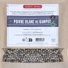 Gros plan sur les grains de Poivre Blanc de Kampot Albert Ménès, texture et couleur crème, parfait pour poisson et sauces