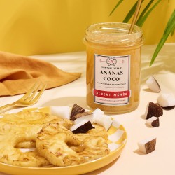 Confiture Ananas Coco Albert Ménès servie sur une table de petit-déjeuner, pour un moment gourmand et raffiné.