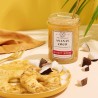 Confiture Ananas Coco Albert Ménès servie sur une table de petit-déjeuner, pour un moment gourmand et raffiné.