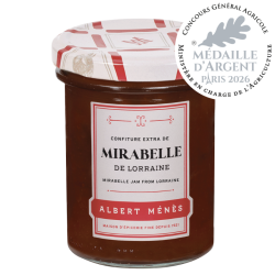Pot de Confiture Extra de Mirabelle de Lorraine Albert Ménès, médaille d'argent au Concours Agricole, sur fond neutre