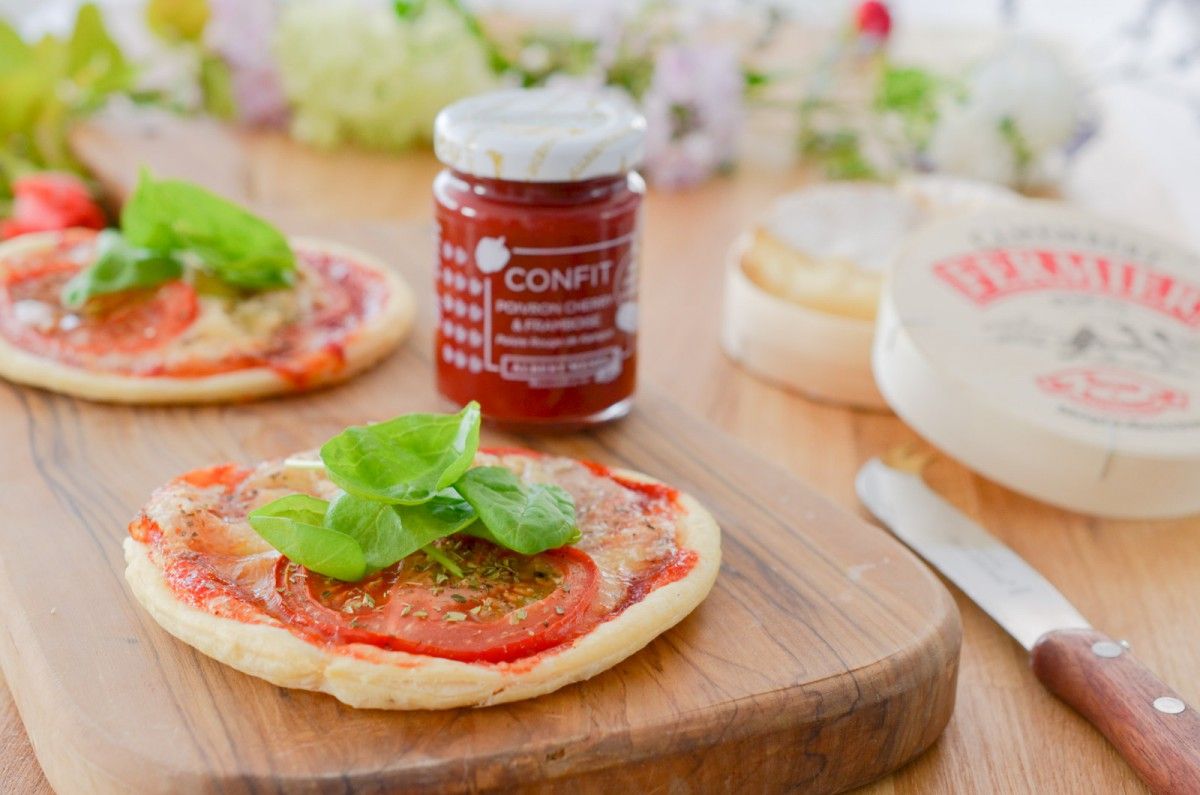 Tarte fine au camembert et au confit de poivron