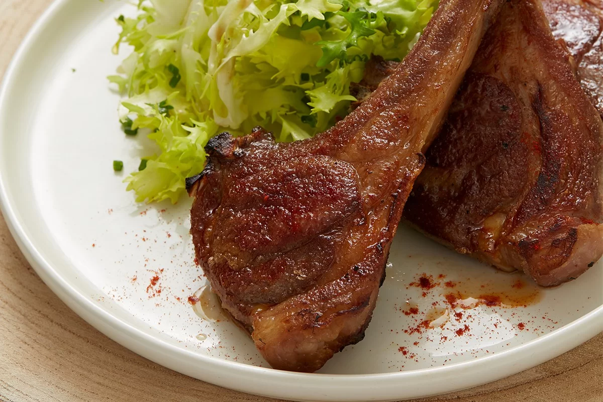 Lamb chops with oak-smoked paprika