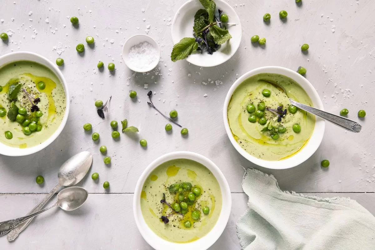 Pea soup with coconut milk and green curry