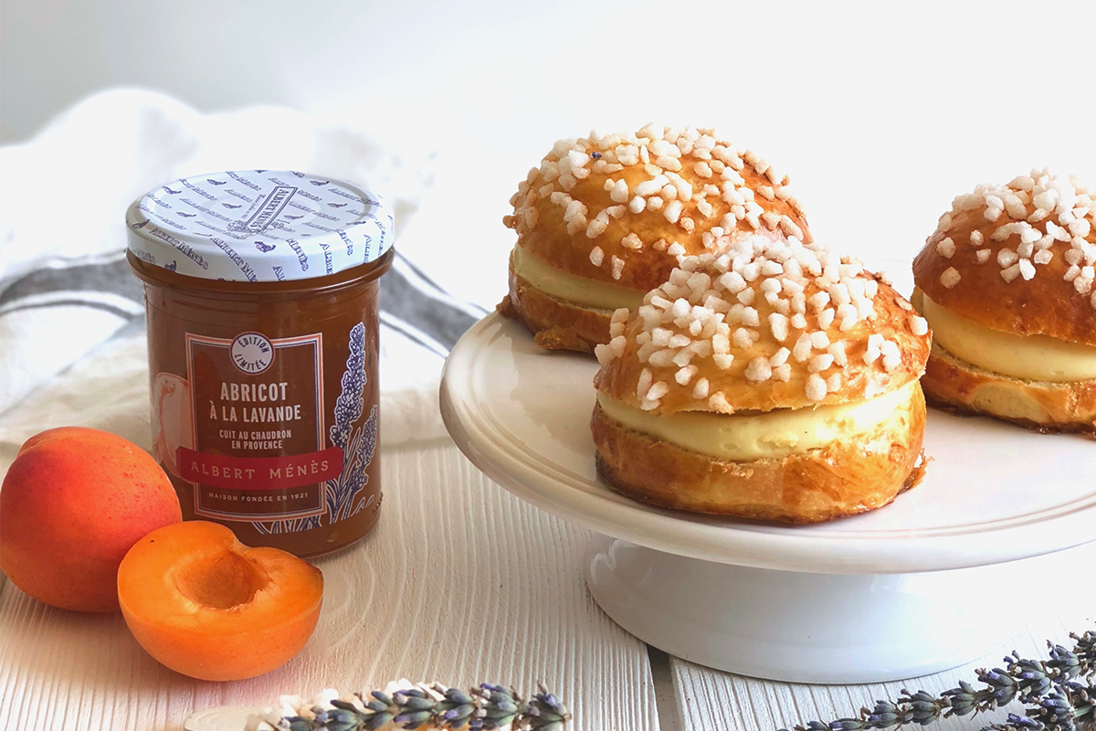 Tarte Tropézienne à la confiture d'abricot et de lavande