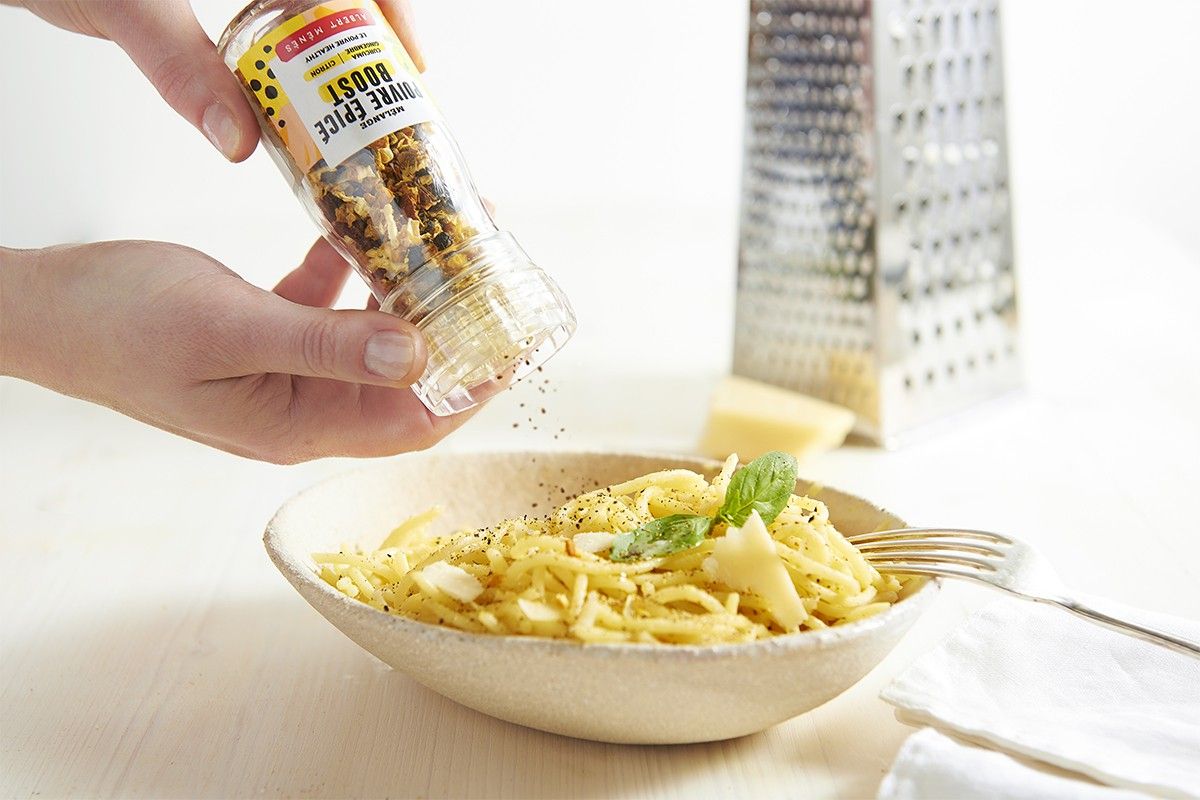 Spaghetti Cacio e Pepe boost (pâtes au fromage et au poivre épicé boost)