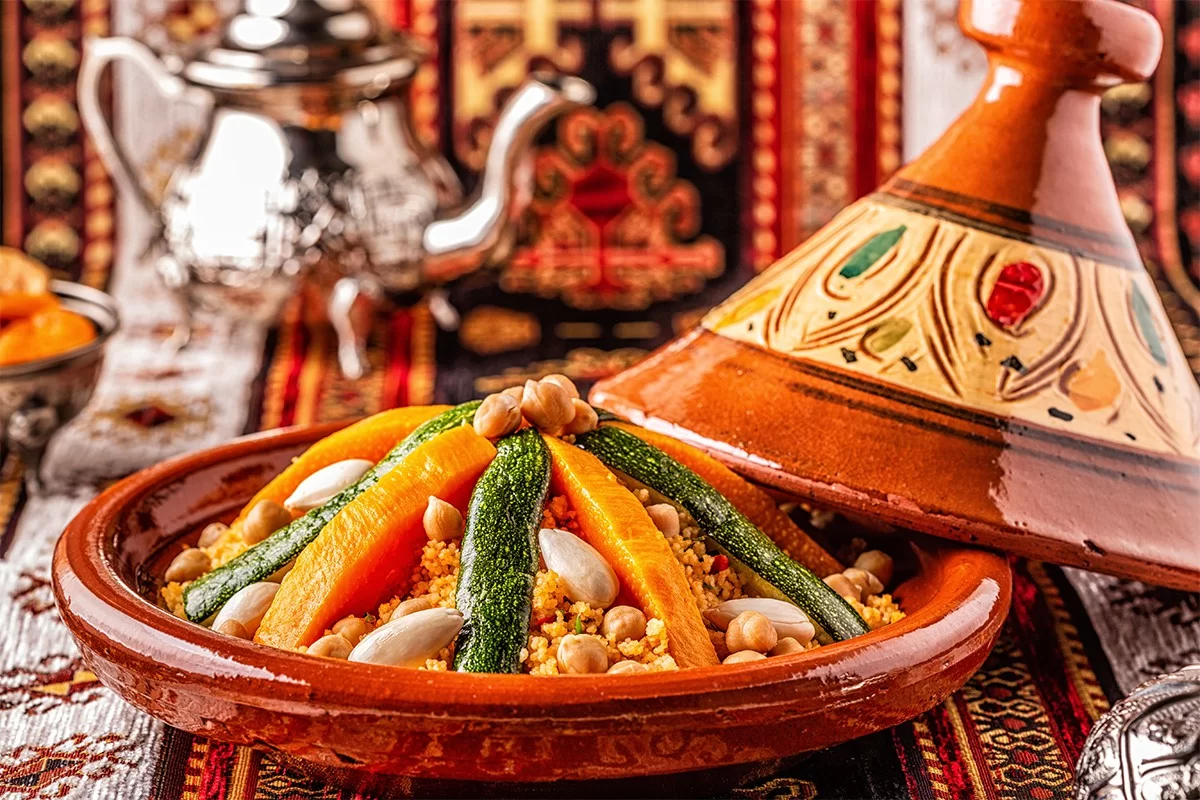 Tajine De Poulet Traditionnel Marocain Aux Olives Et Citrons Salés