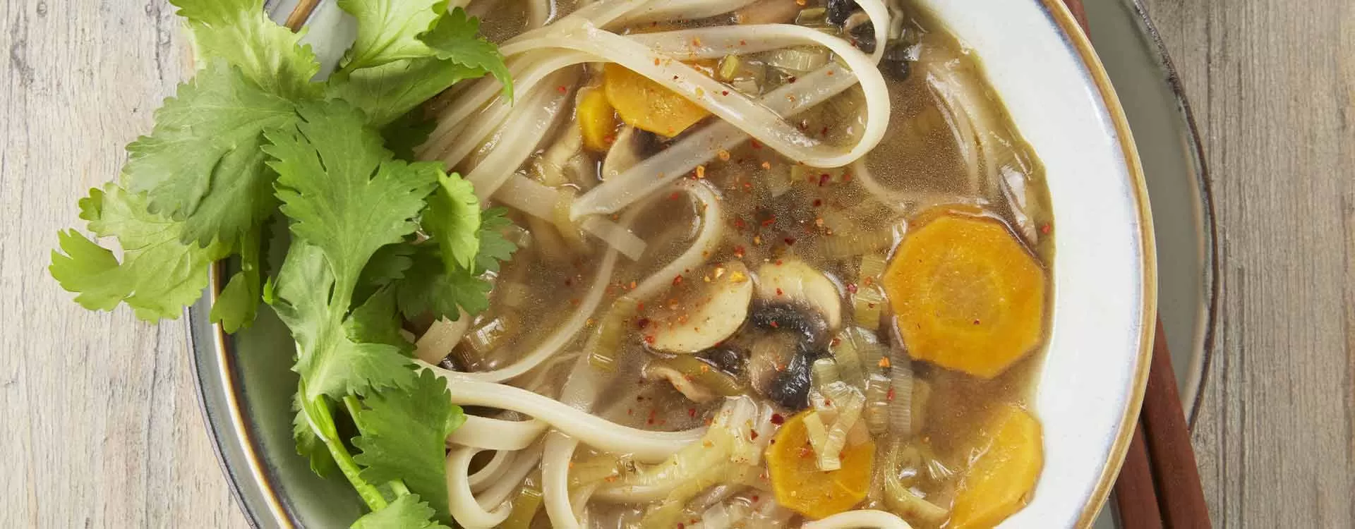 Rice noodle broth with small vegetables