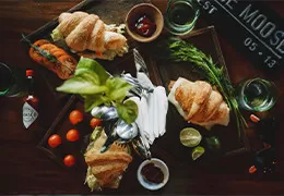 Croissants à la tapenade